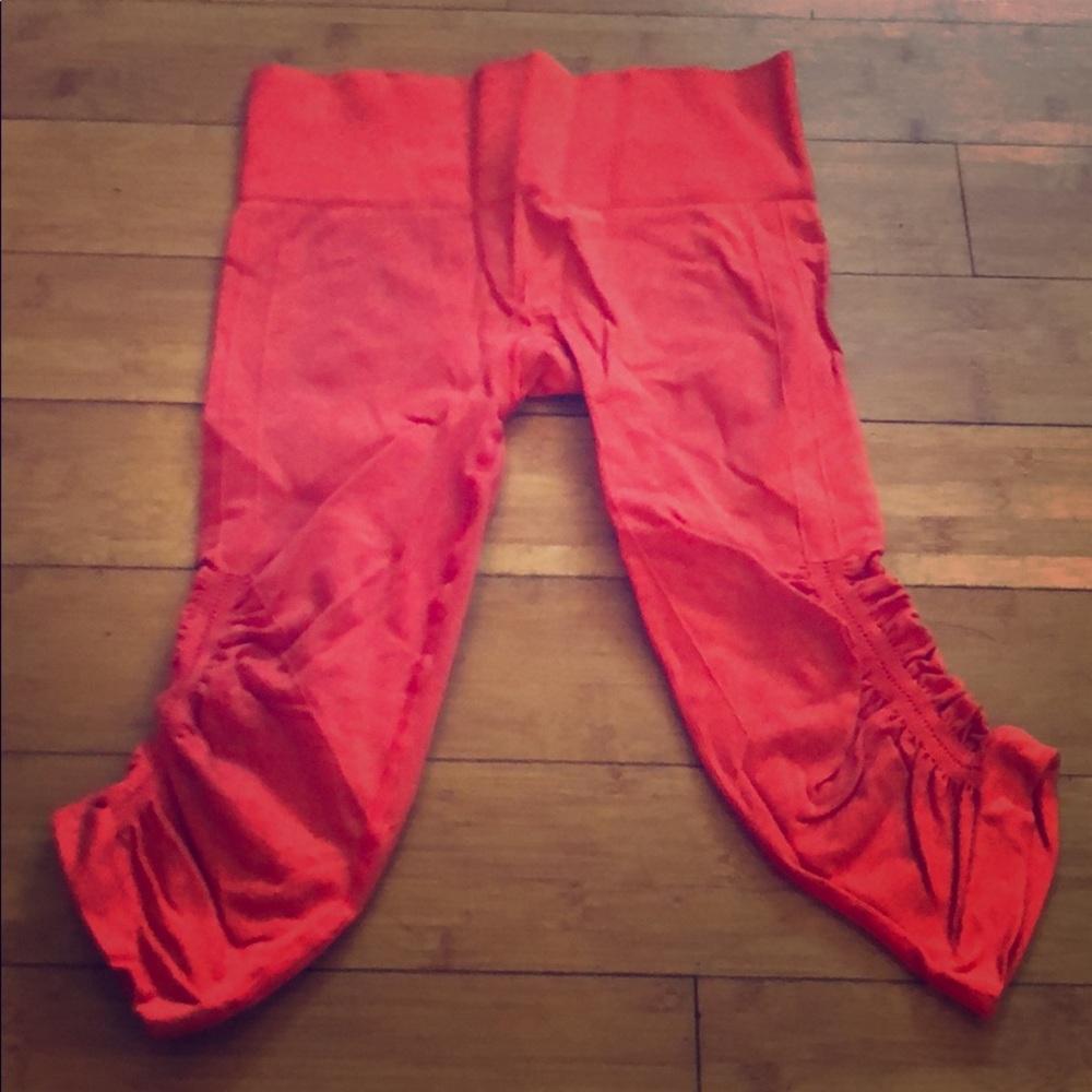 Red Lululemon crop leggings